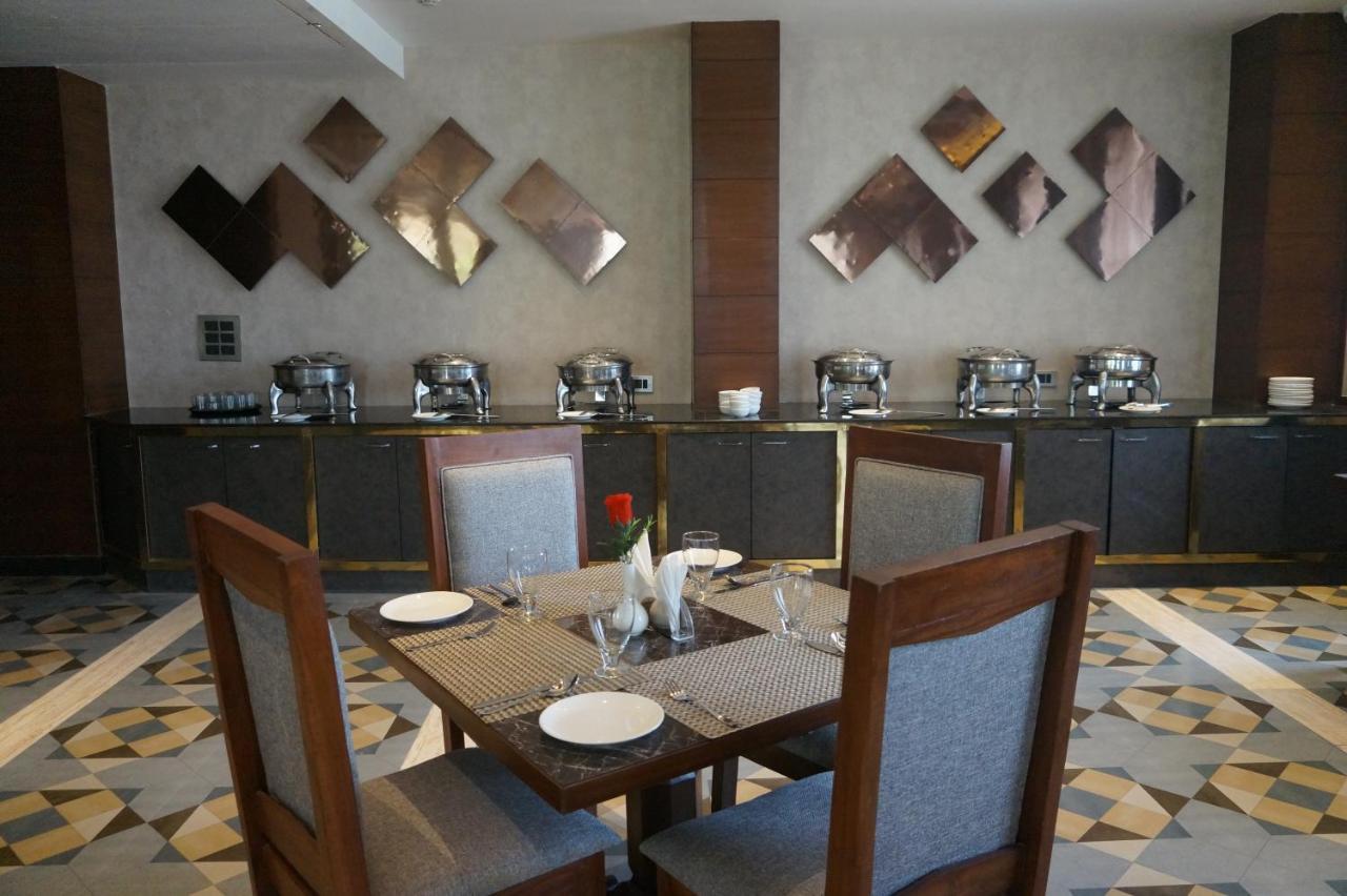 Neel Clarks Inn Express Agra  Exterior photo