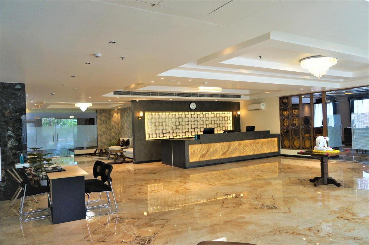 Neel Clarks Inn Express Agra  Exterior photo