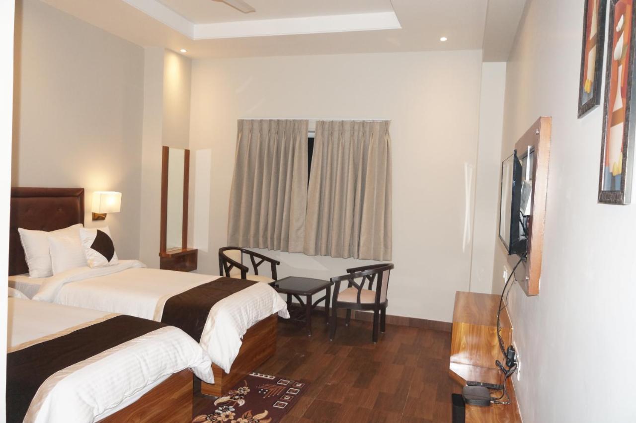 Neel Clarks Inn Express Agra  Exterior photo