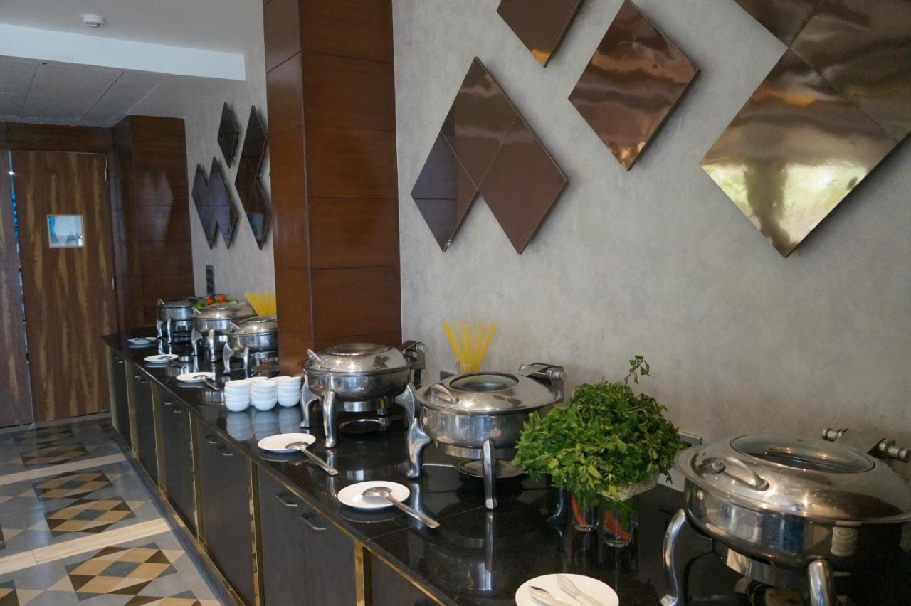 Neel Clarks Inn Express Agra  Exterior photo