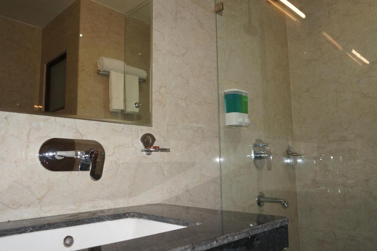 Neel Clarks Inn Express Agra  Exterior photo